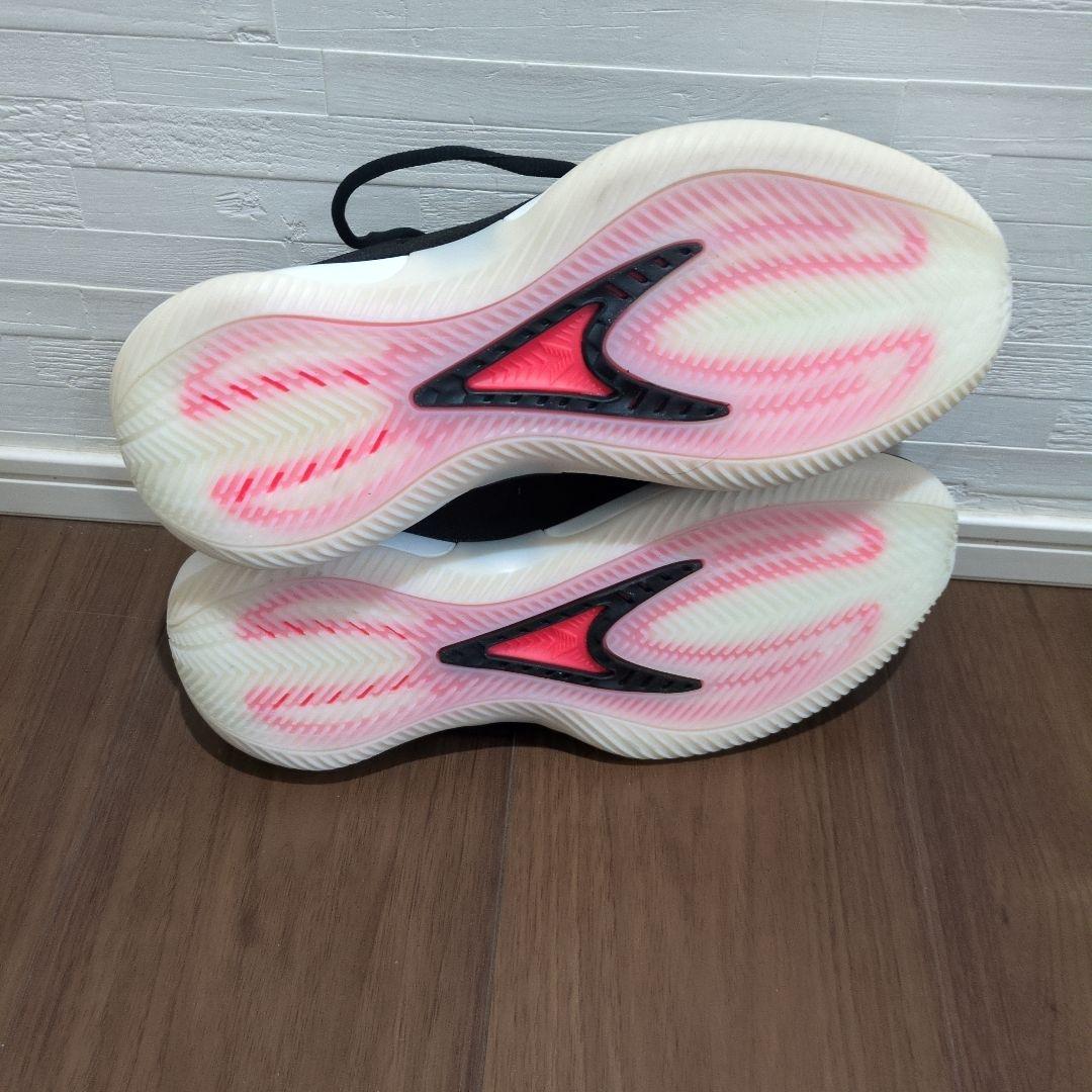 adidas バスケットボールシューズ ２７センチ