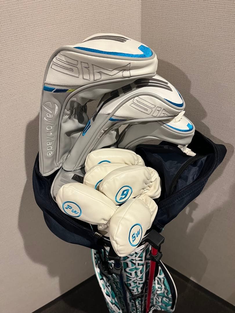 クランク　スタンド型キャディバッグ➕ボールポーチ(距離計入れ)➕フック付きタオル