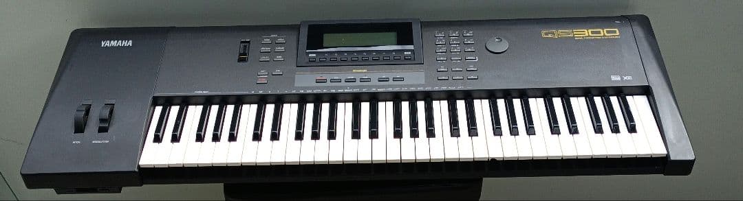 Yamaha QS300 シンセサイザー　本体のみ