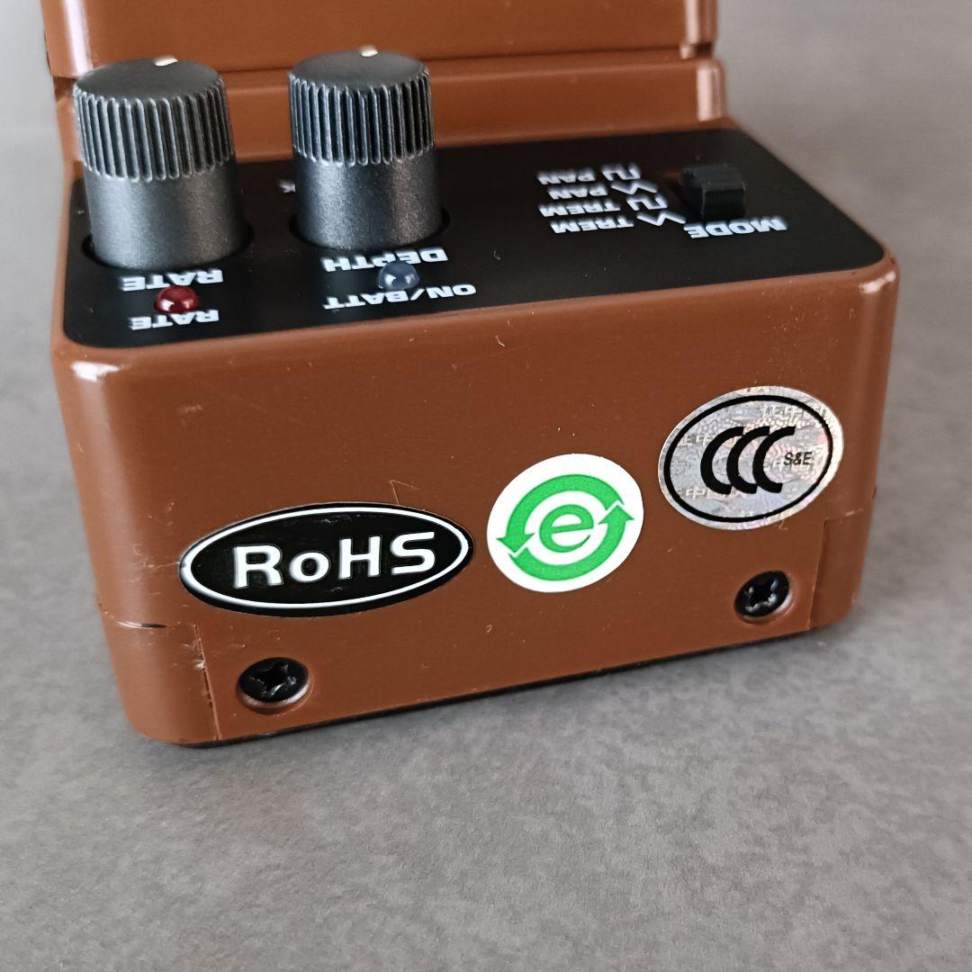 ギター BEHRINGER ULTRA TREMOLO/PAN TP300