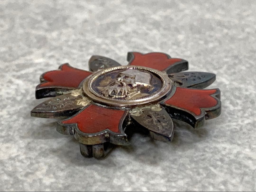 軍人傷痍記章 戦闘や公務で傷病を負った軍人や軍属に授与された記章 木箱付き