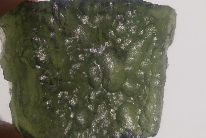 モルダバイト 原石 フロートケース、 鑑別書付き