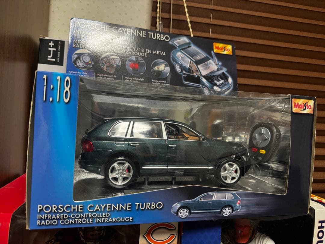 自動車 Maisto Porsche Cayenne Turbo 1:18