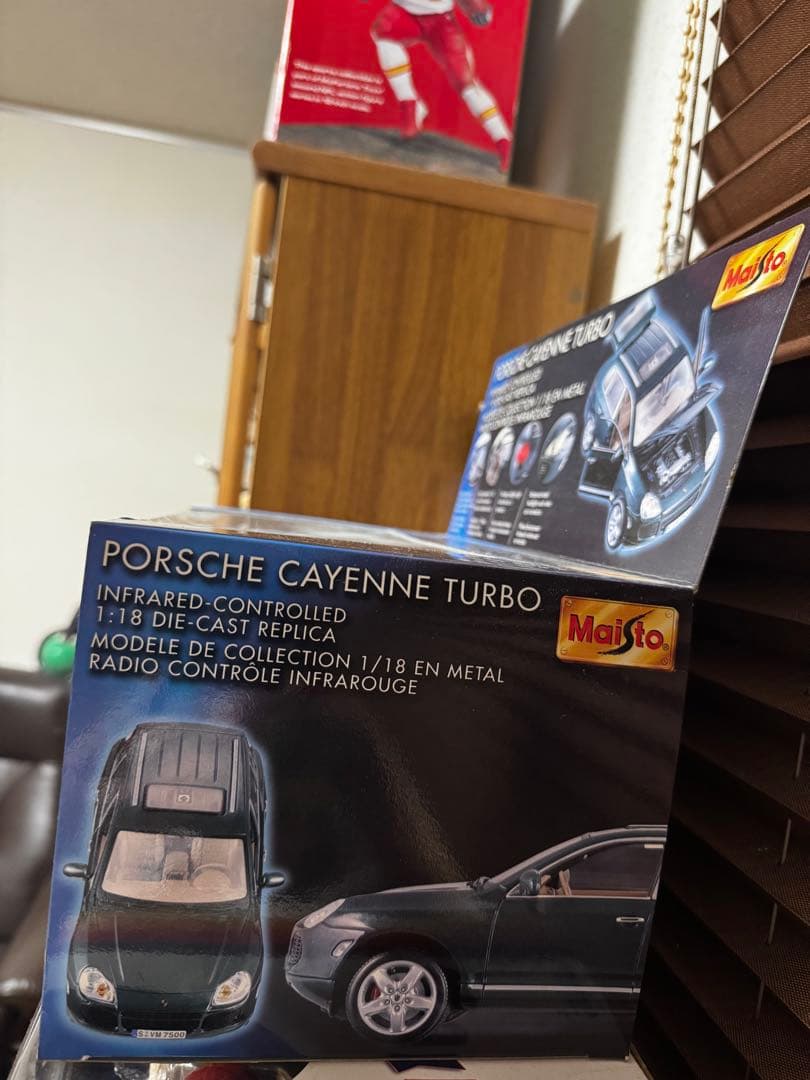 自動車 Maisto Porsche Cayenne Turbo 1:18