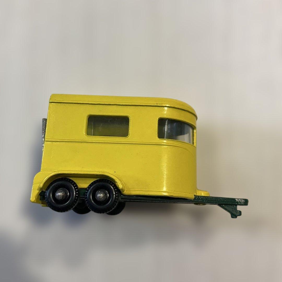 ミニカー　マッチボックス　43 ポニートレーラー