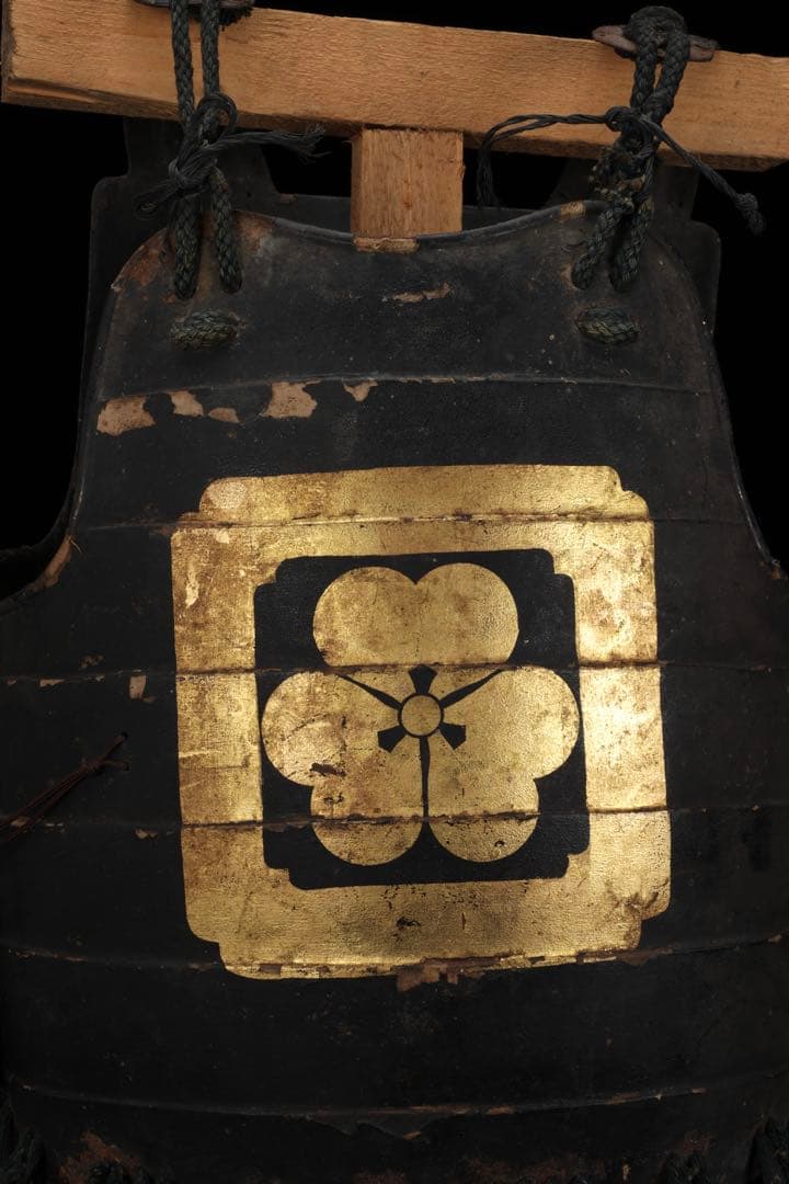 【江戸期 甲冑 胴丸】黒漆塗 二枚胴 草摺付 金箔家 紋 武具 鎧兜 時代物