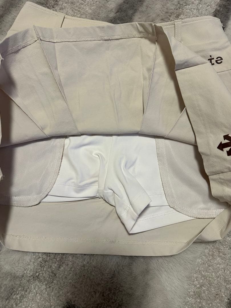 【美品】DESCENTE GOLFプリーツスカート インナーパンツ付き ベージュ