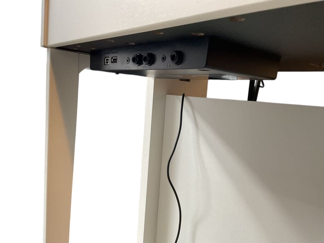 2025年製Roland 電子ピアノ　HP704-WH ホワイト　本体のみ