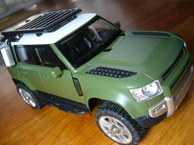 ランドローバー　ディフェンダー　1/24 ラジコン　艶消しグリーン　新品