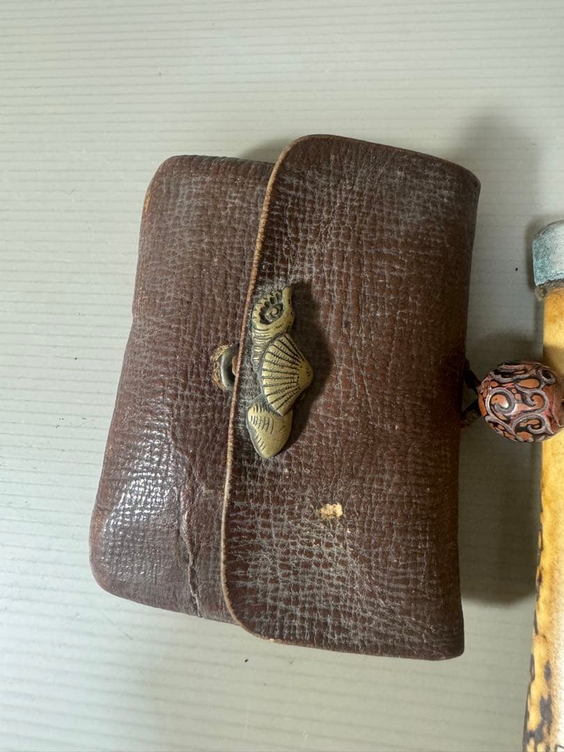 2121  骨董　古い煙草入れ　根付彫刻キセル入れ　時代物