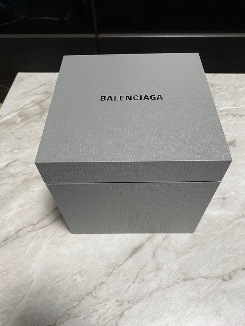 balenciaga スノードーム