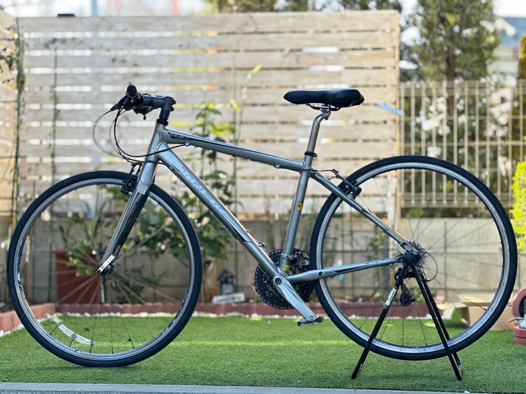 TREK 7.3FX クロスバイク（Deore/LX搭載・直接引取限定）