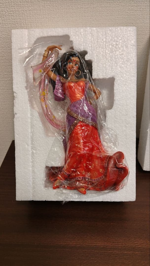 エスメラルダ　フィギュア　エネスコ