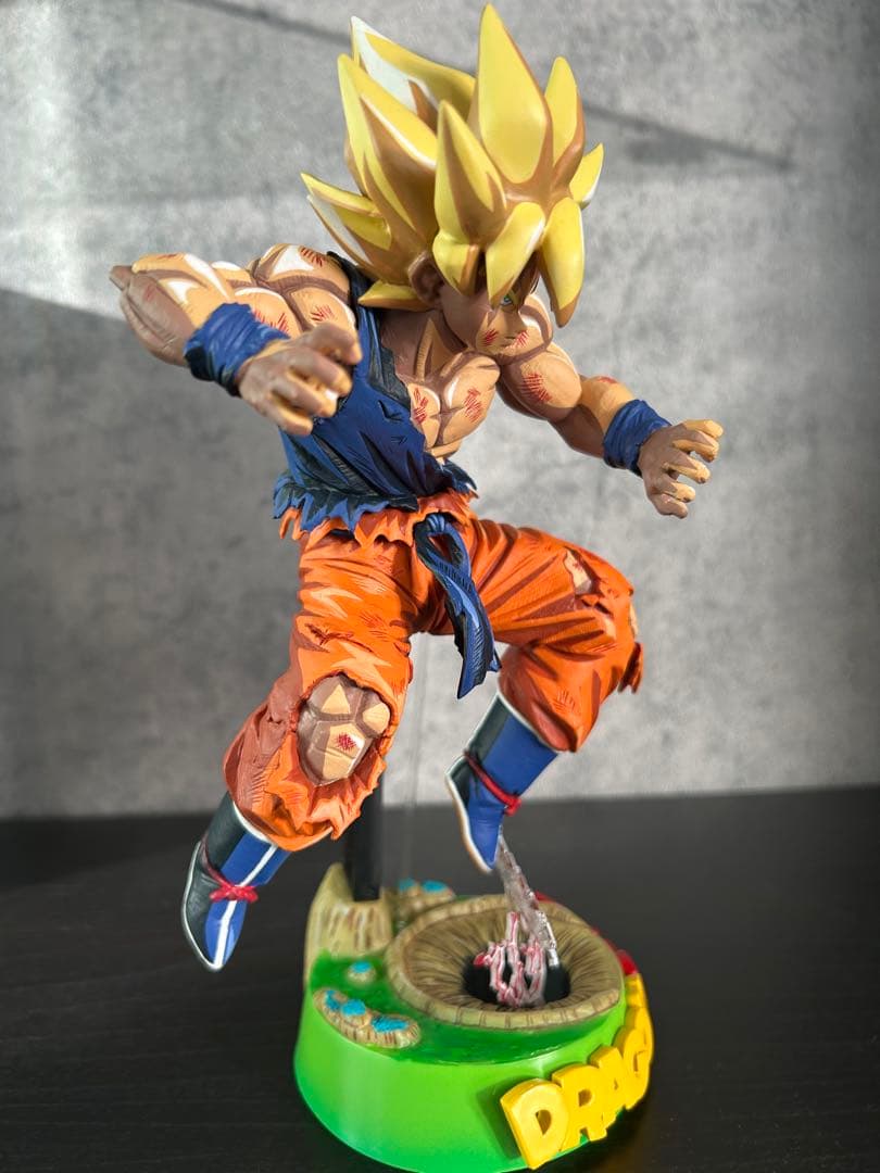 ドラゴンボール　孫悟空リペイントフィギュア　崩壊ナメック星ジオラマ台座付き