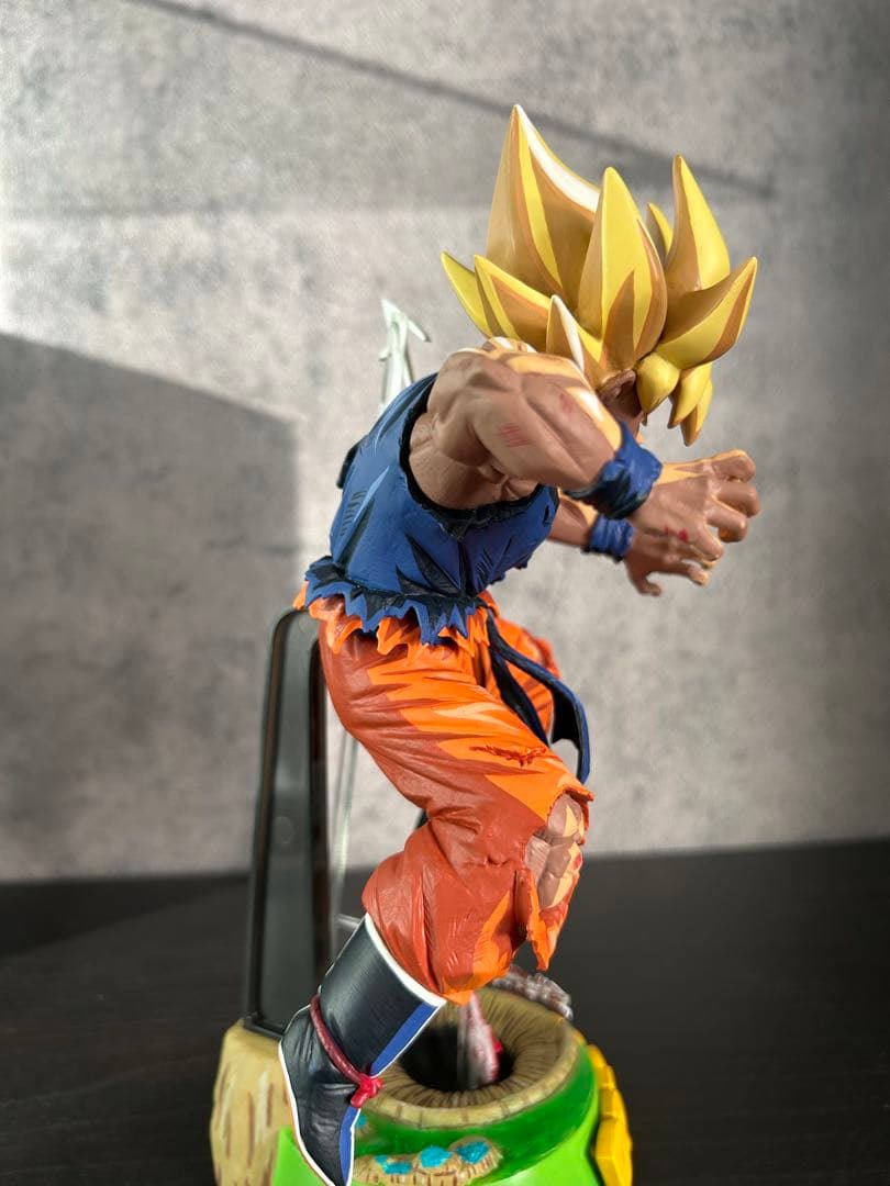 ドラゴンボール　孫悟空リペイントフィギュア　崩壊ナメック星ジオラマ台座付き