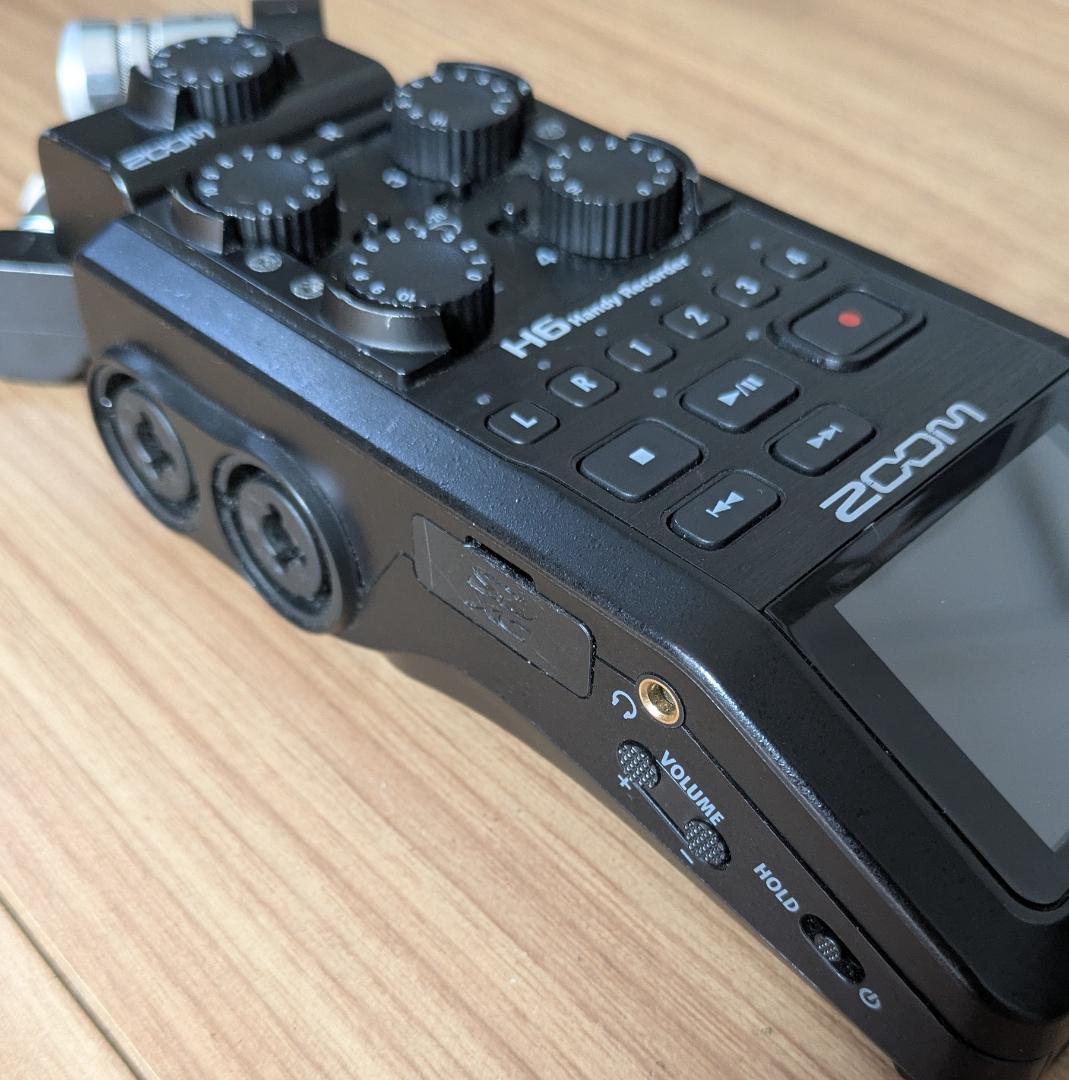 ZOOM H6 Handy Recorder 本体と付属品