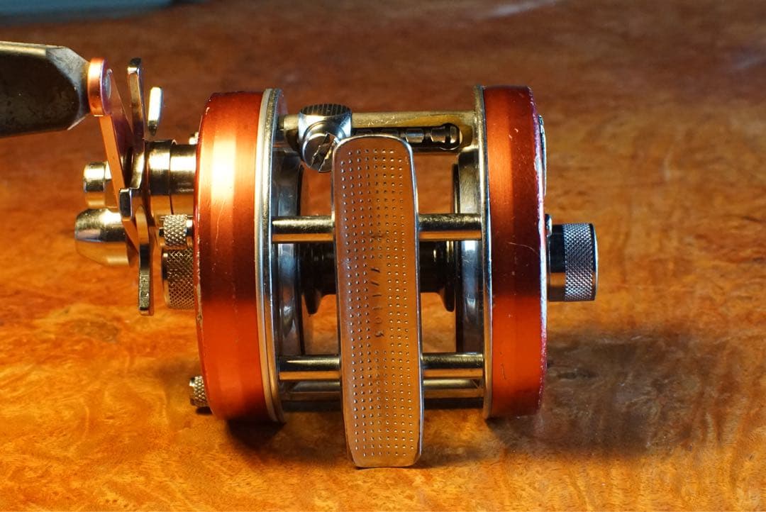 ABU アンバサダー 5500 メンテ済 フレーム修正済 チェリーレッド