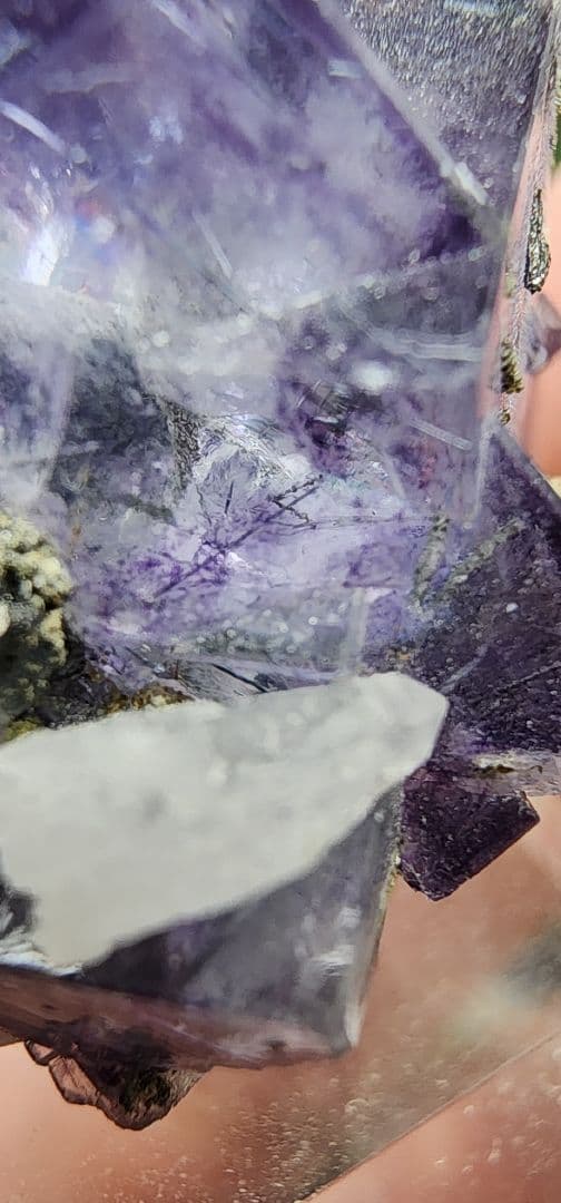 スティブナイトを含むフローライト