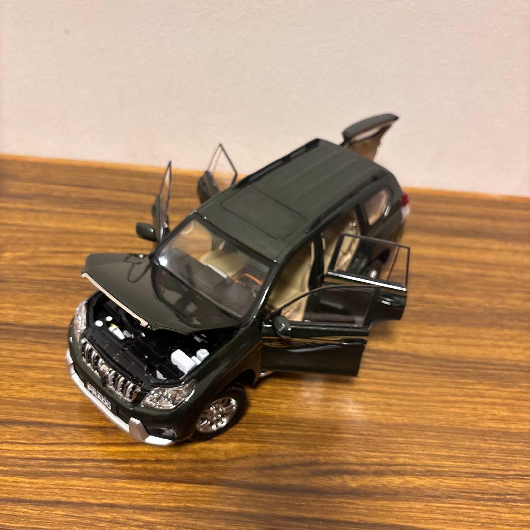 トヨタ ランドクルーザー プラド　1/18 モデルカー　美品