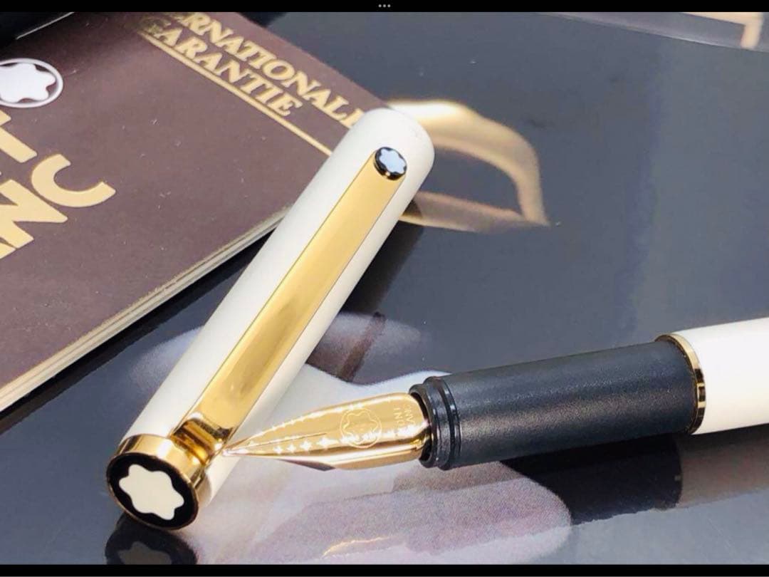 モンブラン　未使用に近い極美品レア純白ホワイトカラー軸SラインNo2118万年筆