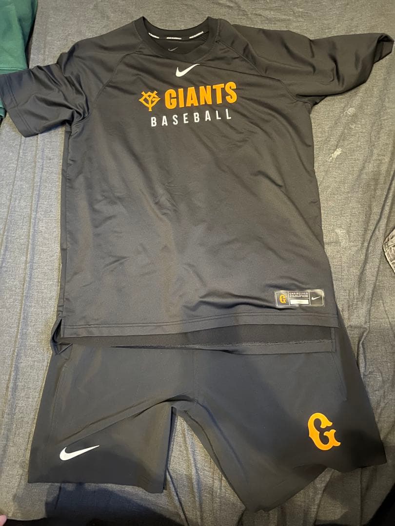選手着用モデル　読売ジャイアンツ プラクティス ハイグレードTシャツ➕短パン