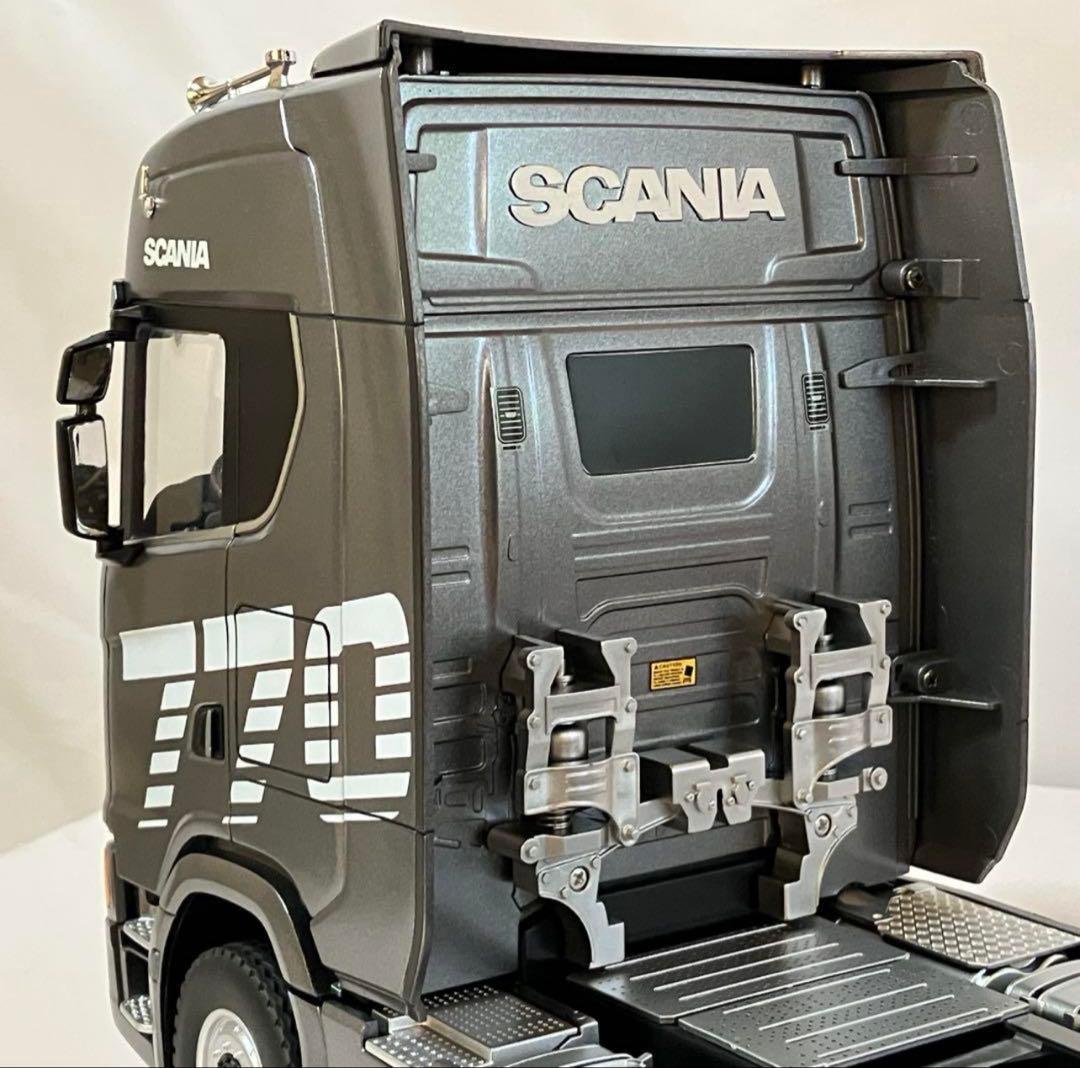 Scania 770 S V8 1\18 スケール　トラックとトレーラーセット