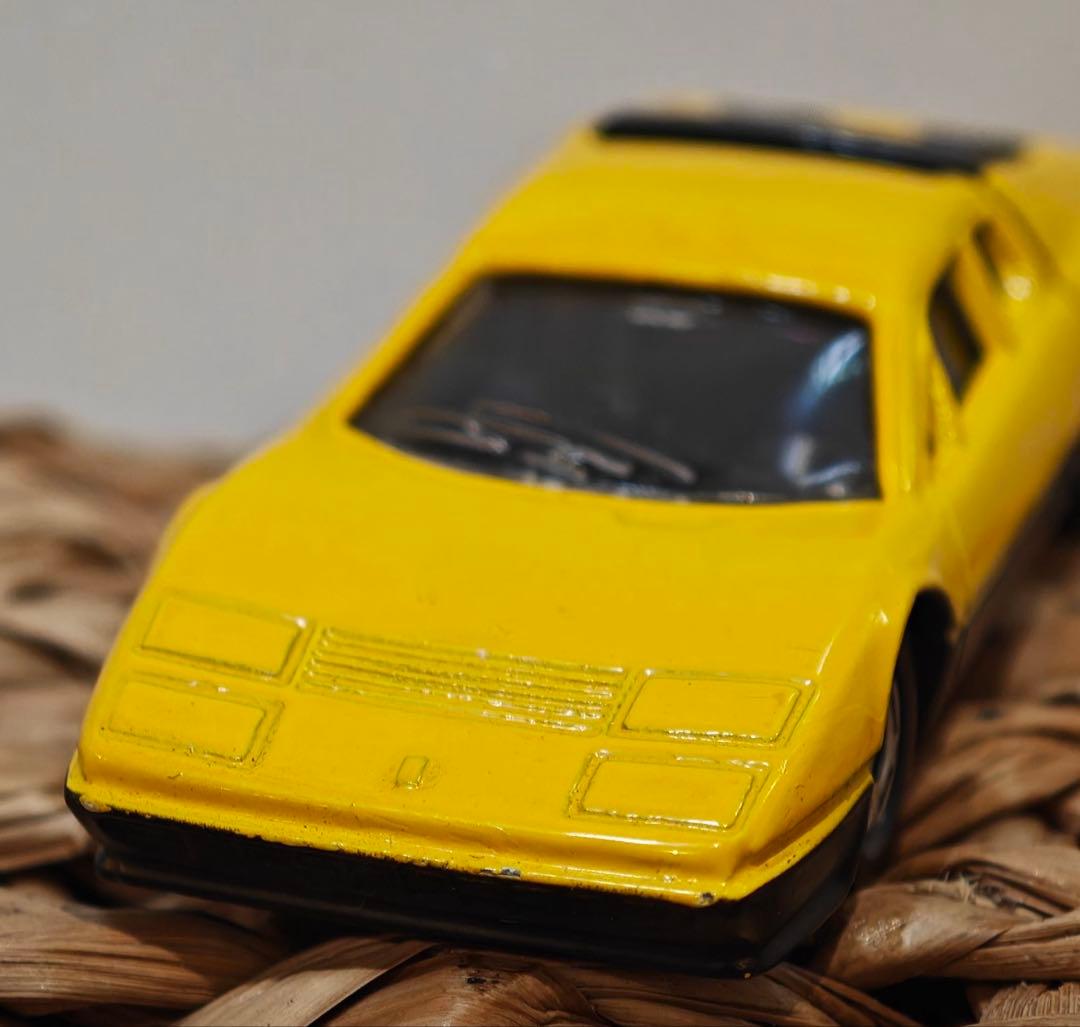 〈トミカ〉F57 フェラーリ　FERRARI BB 512 ミニカー