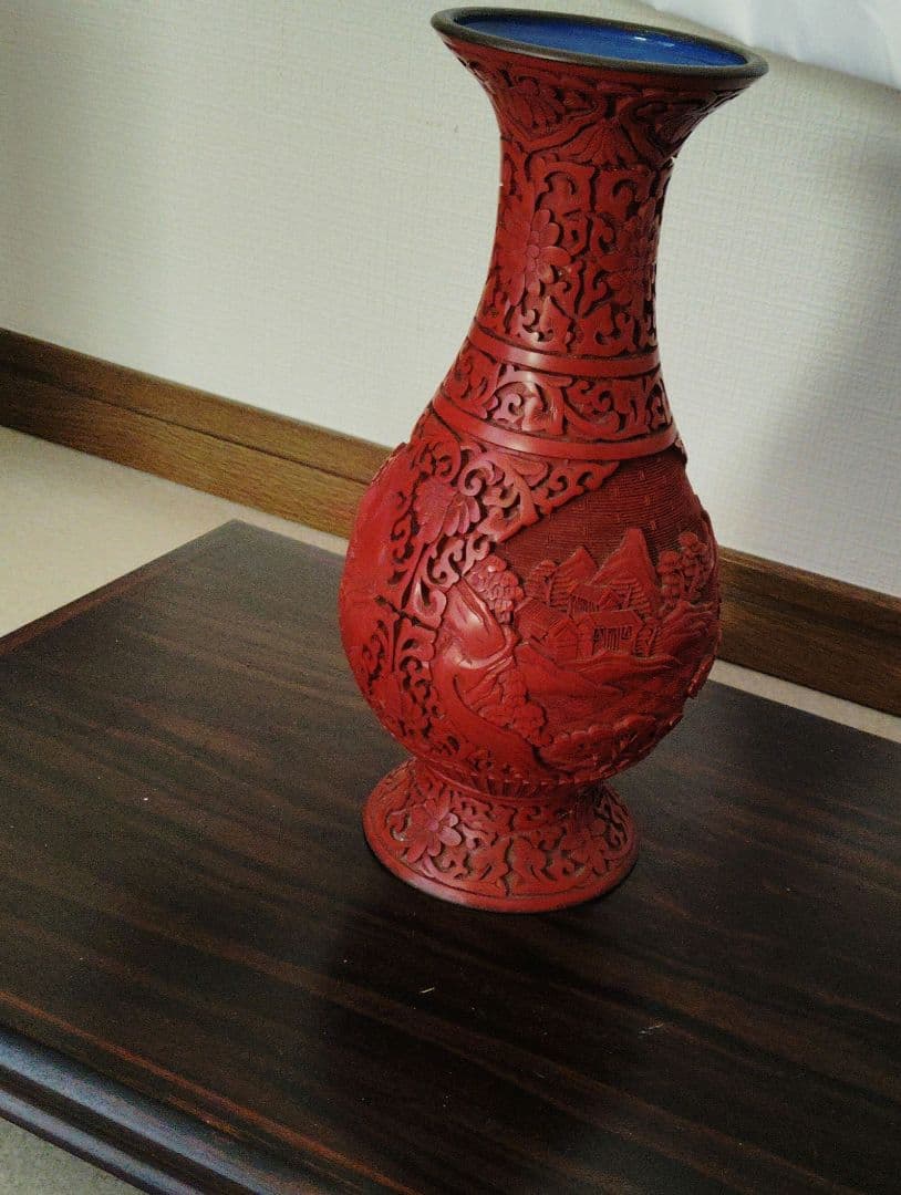 中国　剔紅　堆朱　内七宝　朱色赤花瓶　アンティーク　古美術品