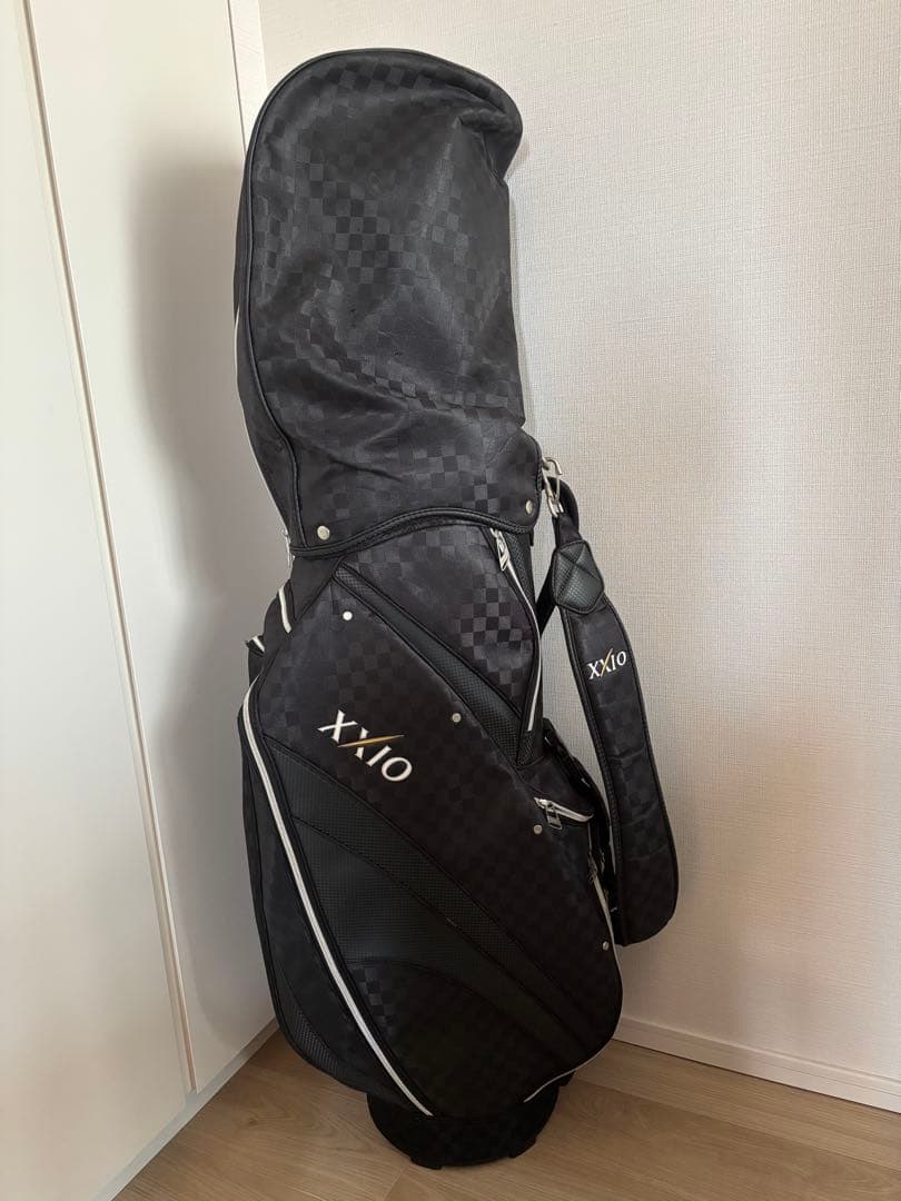 <24時間限定値下げ中>xxio アイアンカバー付き　ゴルフバッグ
