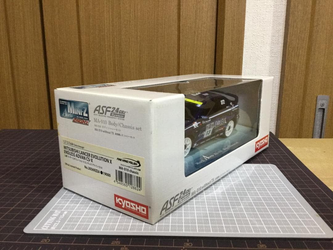 ミニッツ　 三菱ランサーエボリューションＸ　ボディ・シャシーセット （新品）