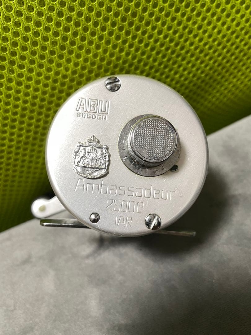 ABU Ambassadeur 2500C IAR シルバー