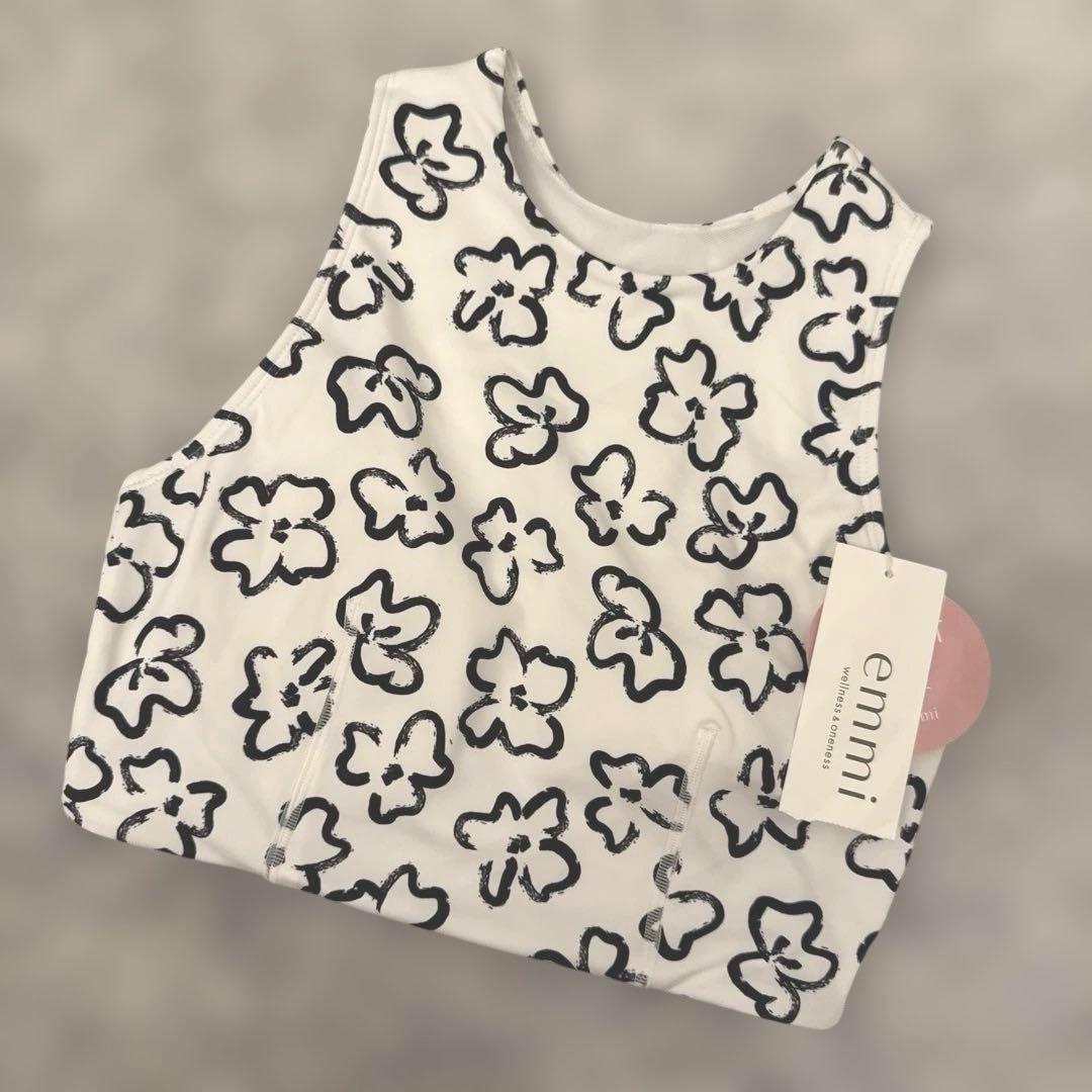 emmi yoga エミ ヨガウェア ブラ 花柄 新品未使用タグ付き