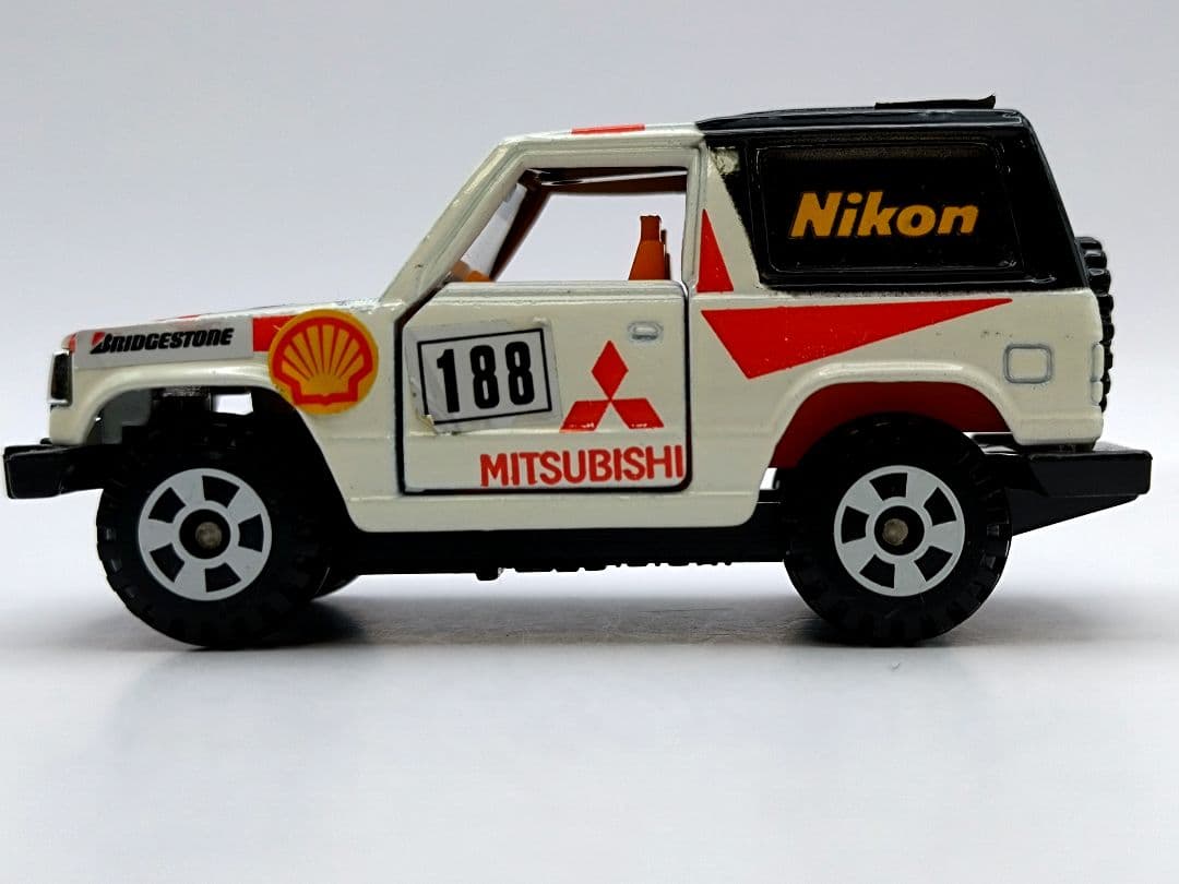 トミカ黒箱６９ 三菱パジェロ　Ｎｉｋｏｎ　三菱自販特注 Mitsubishi