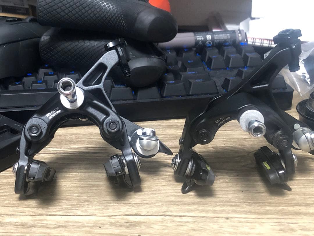 R8100 アルテグラ リムブレーキ r8000カラー違い