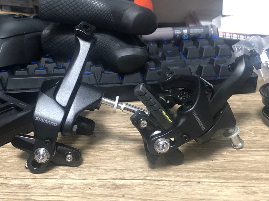 R8100 アルテグラ リムブレーキ r8000カラー違い