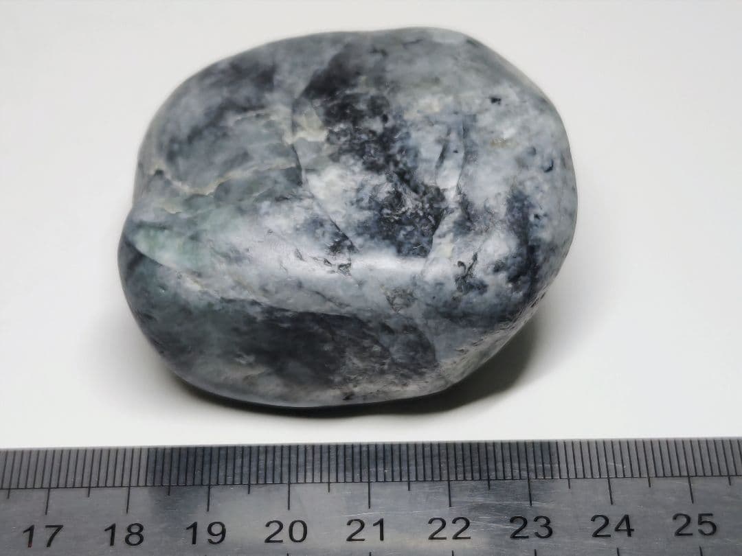 糸魚川137 翡翠 213g ヒスイ 原石 鑑賞石 自然石 誕生石 鉱物 鉱石