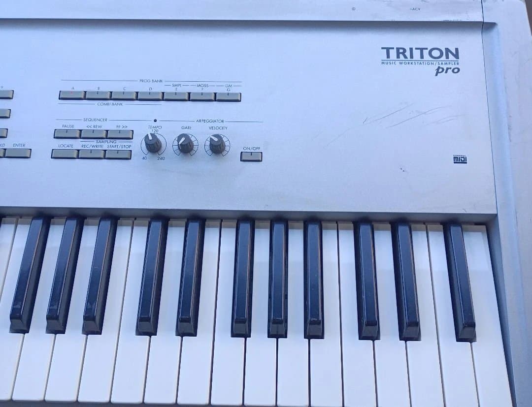 KORG TRITON Pro シンセサイザー シルバー