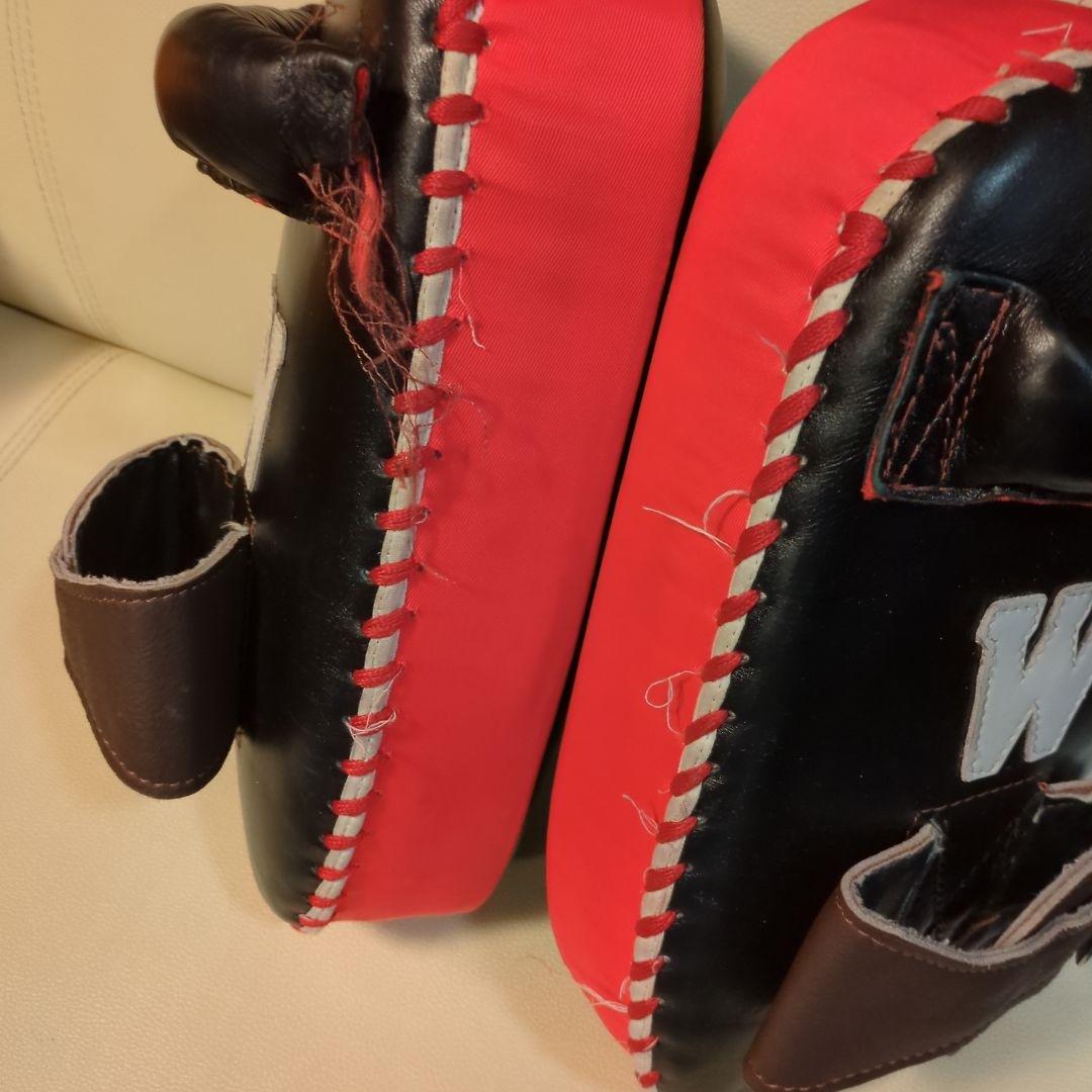 W ボクシング キックミット 黒/赤