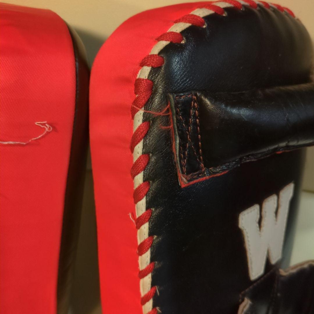 W ボクシング キックミット 黒/赤