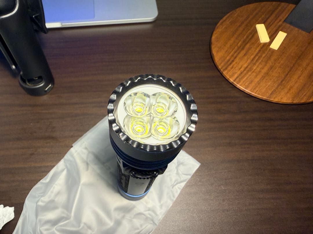 Olight Seekers 4 Pro青色 懐中電灯 4600ルーメン