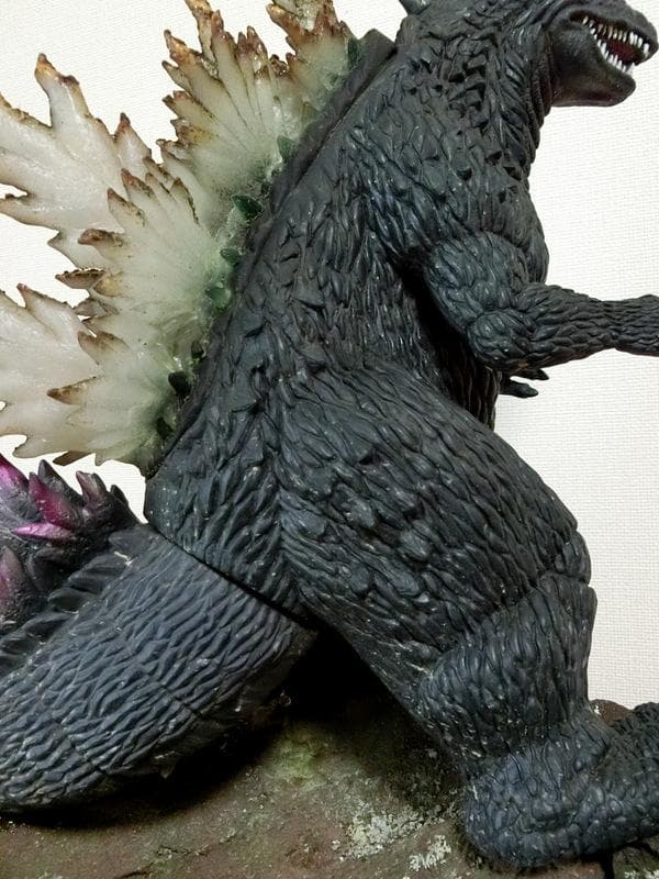 ゴジラ フィギュア 苔 溶岩プレート 台座 横49×高さ39cm 制作品