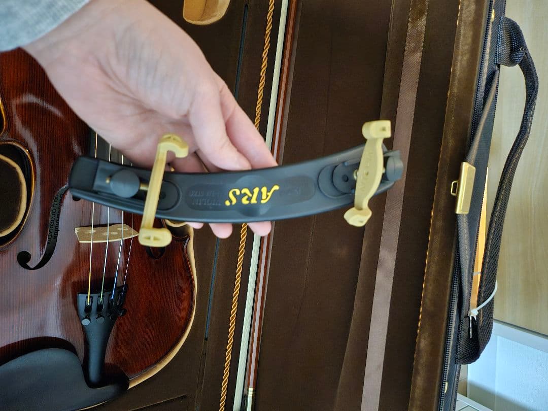 ベッラアルモニア ヴァイオリン本体とケース、弓、肩当て付き