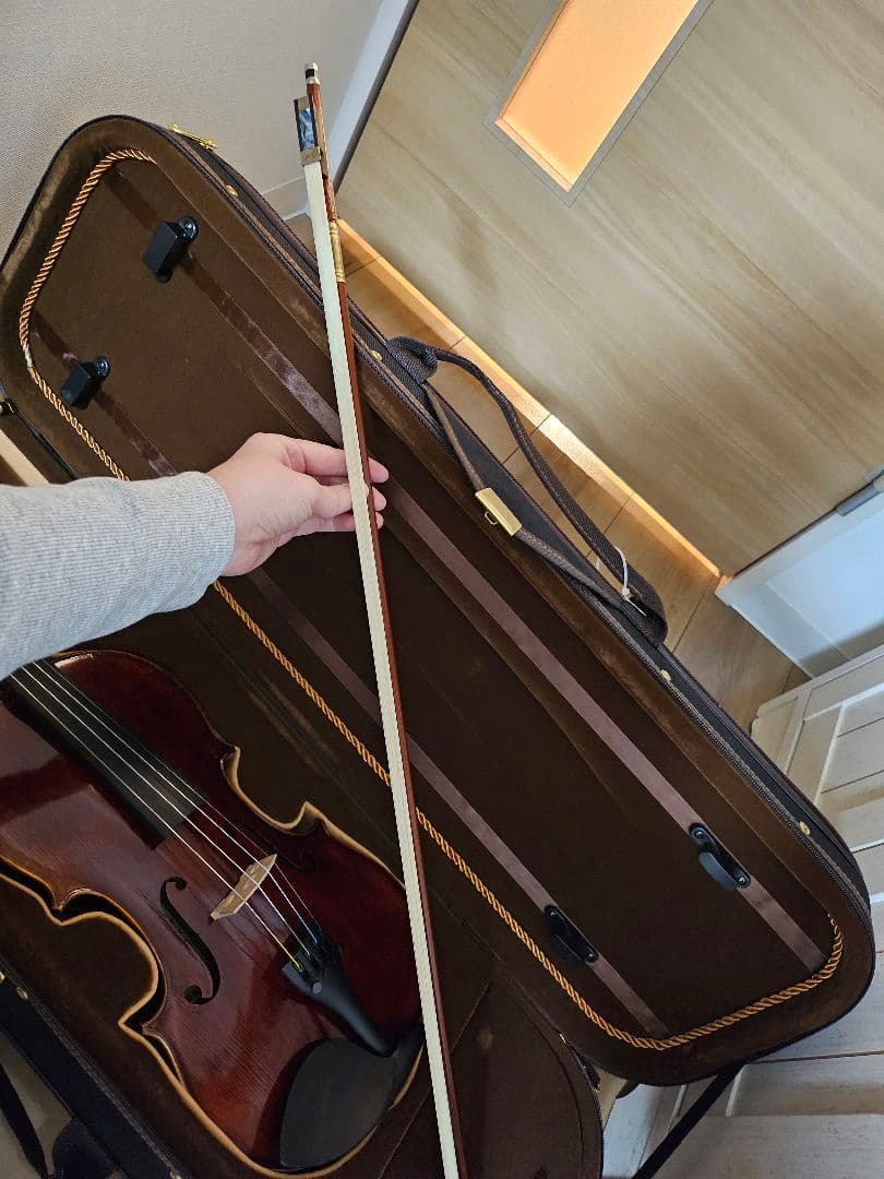 ベッラアルモニア ヴァイオリン本体とケース、弓、肩当て付き