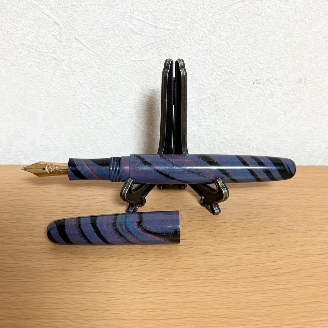 笑暮屋　マーブルエボナイト製万年筆
