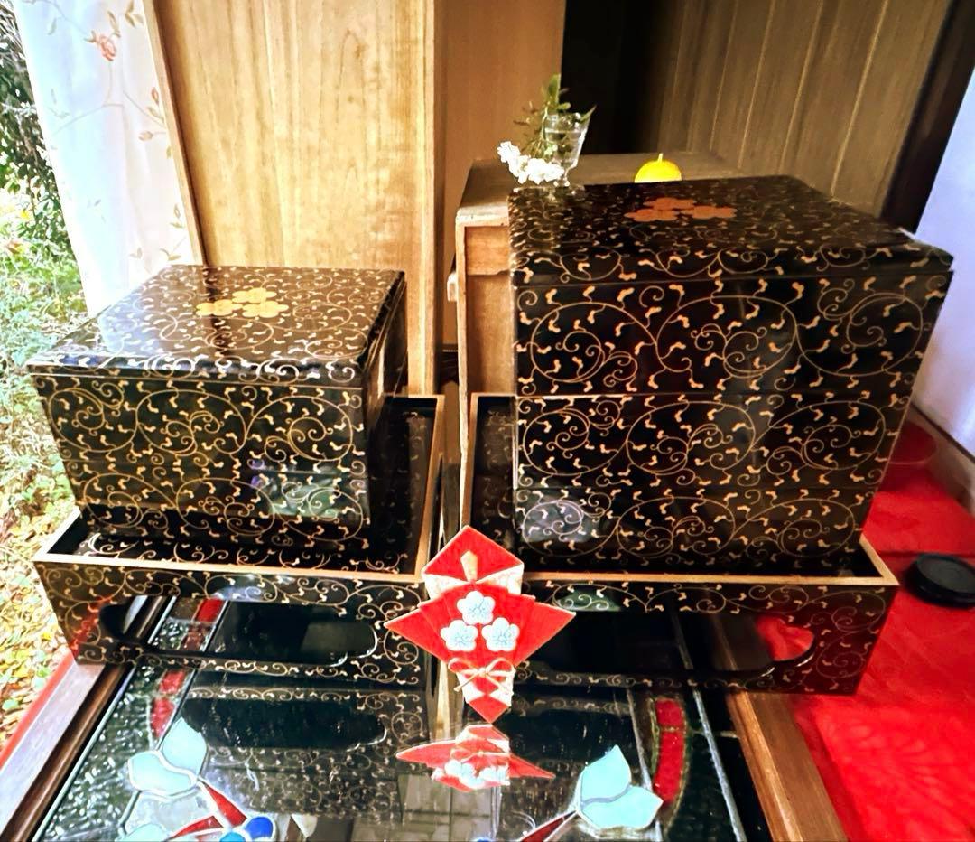 2141様感謝‼️JAPAN蒔絵唐草三梅内朱五段重二枚蓋➕重台ニ客揃桐箱