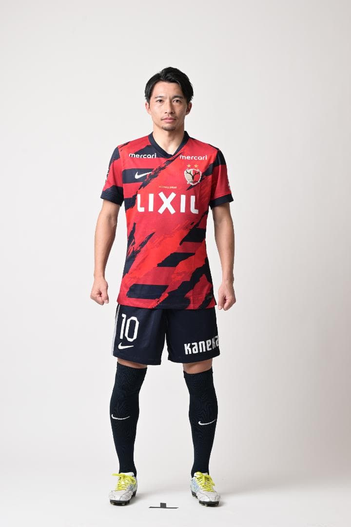 小*吉様 柴崎 岳選手のサイン入り「25Ｊ１リーグ優勝記念Tシャツ」