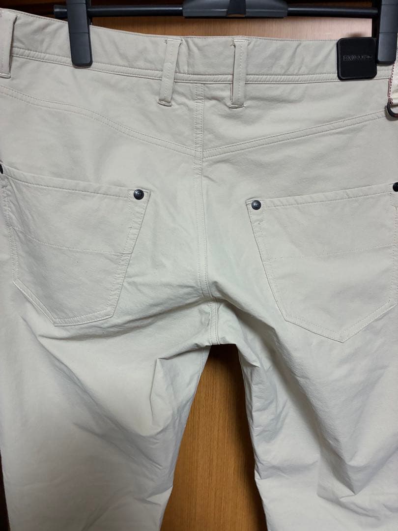 ア*ス様 BRIEFING　ブリーフィング　スリムフィット　ベージュパンツ　Lサ