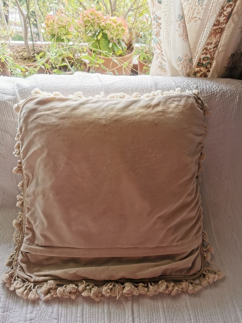 アンティークフランス コーラル 赤珊瑚オービュッソン織タッセル付クッションカバー