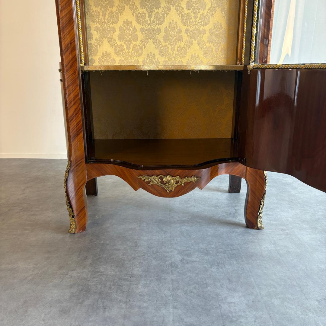 ロココ調 キングウッドキャビネット サーペンタイン×オルモル装飾