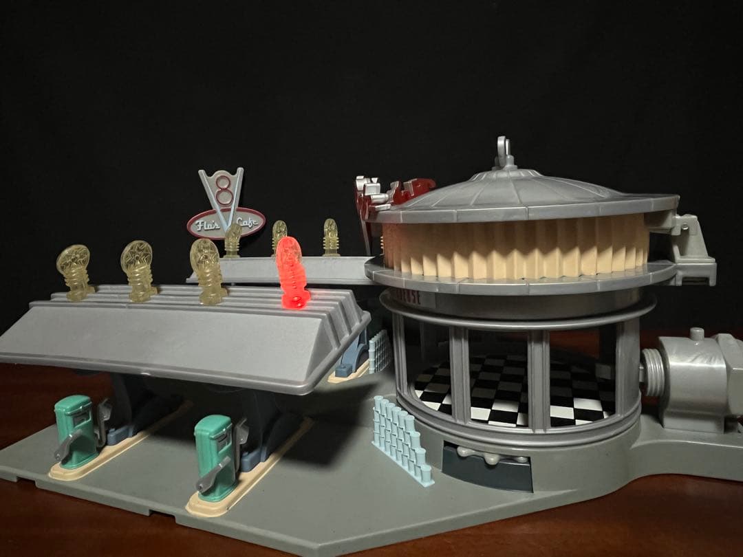 カーズ フロー V8 カフェ